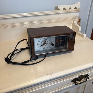 Vintage General Electric Alarm Clock Radio 7-4550D Retro Analog Dial Excellent